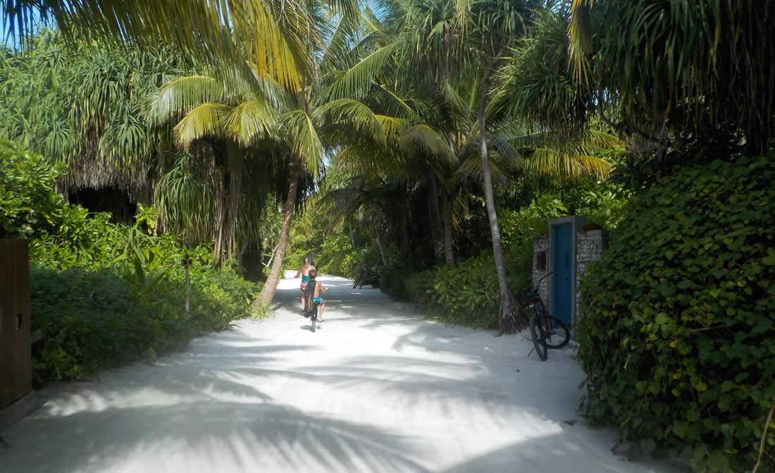 maldives-cycling.jpg