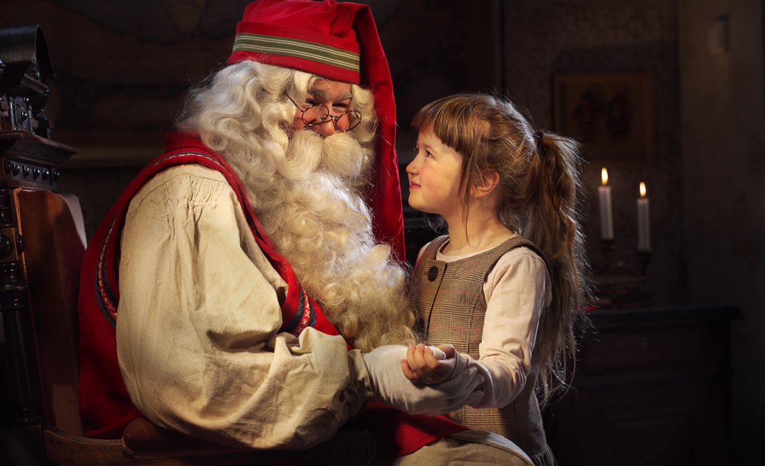 santa-and-girl-look.jpg