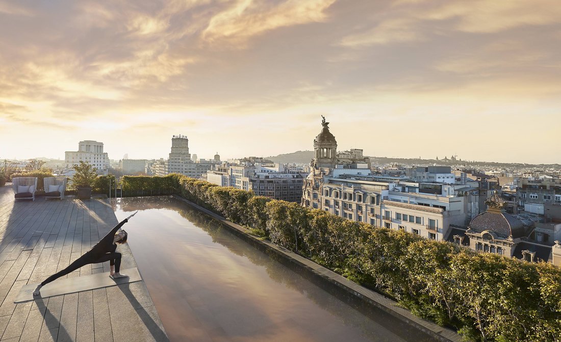 yoga-on-the-rooftop-of-mandarin-oriental-barcelona.jpg