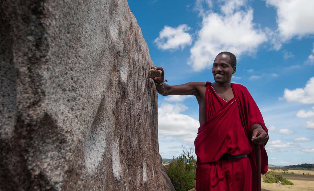 kinama-marite-discovery-centre-guide-at-four-seasons-safari-lodge-serengeti.jpg