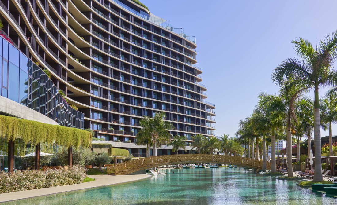 1 Hotel And Swimming Pool